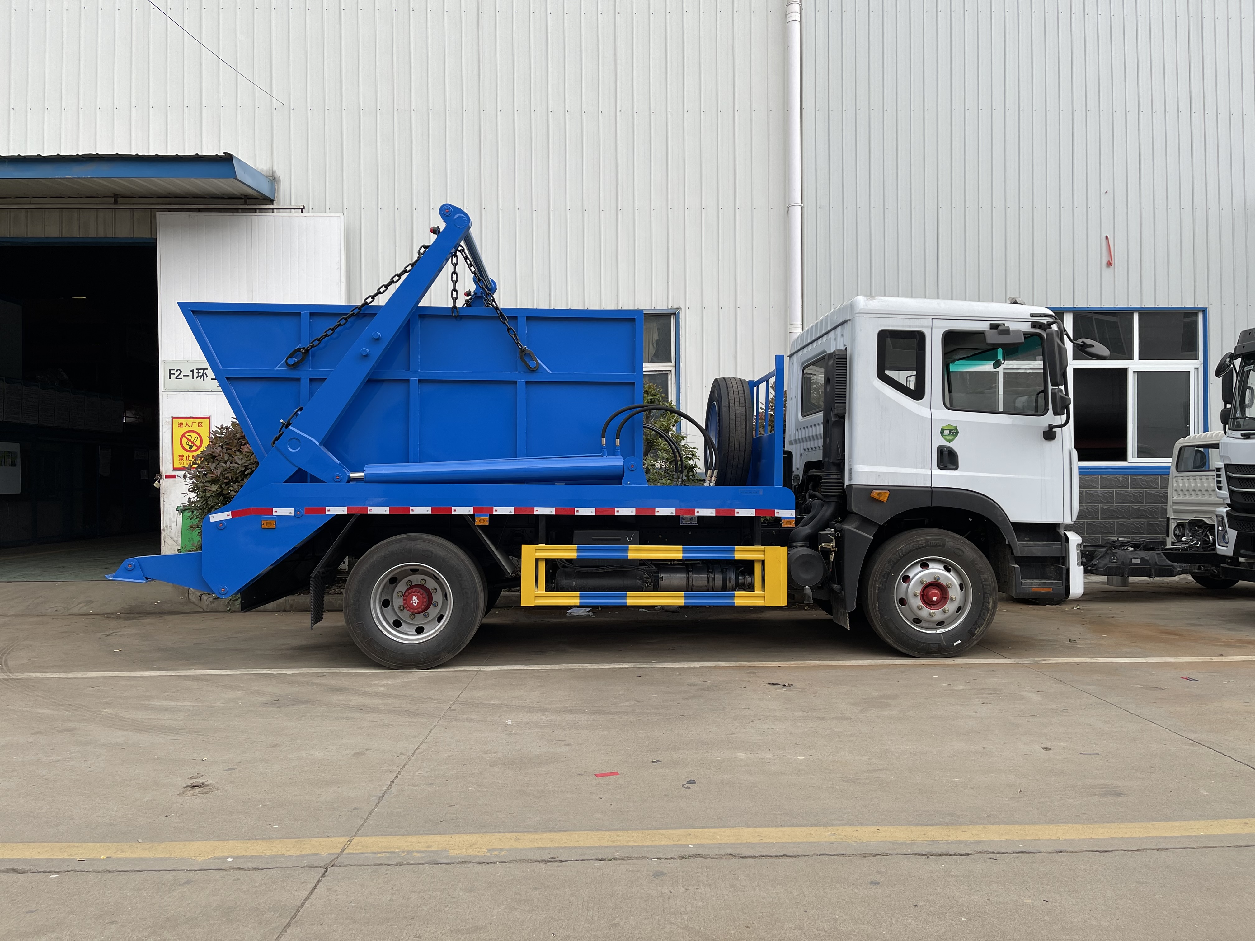 refuse collection skip bin